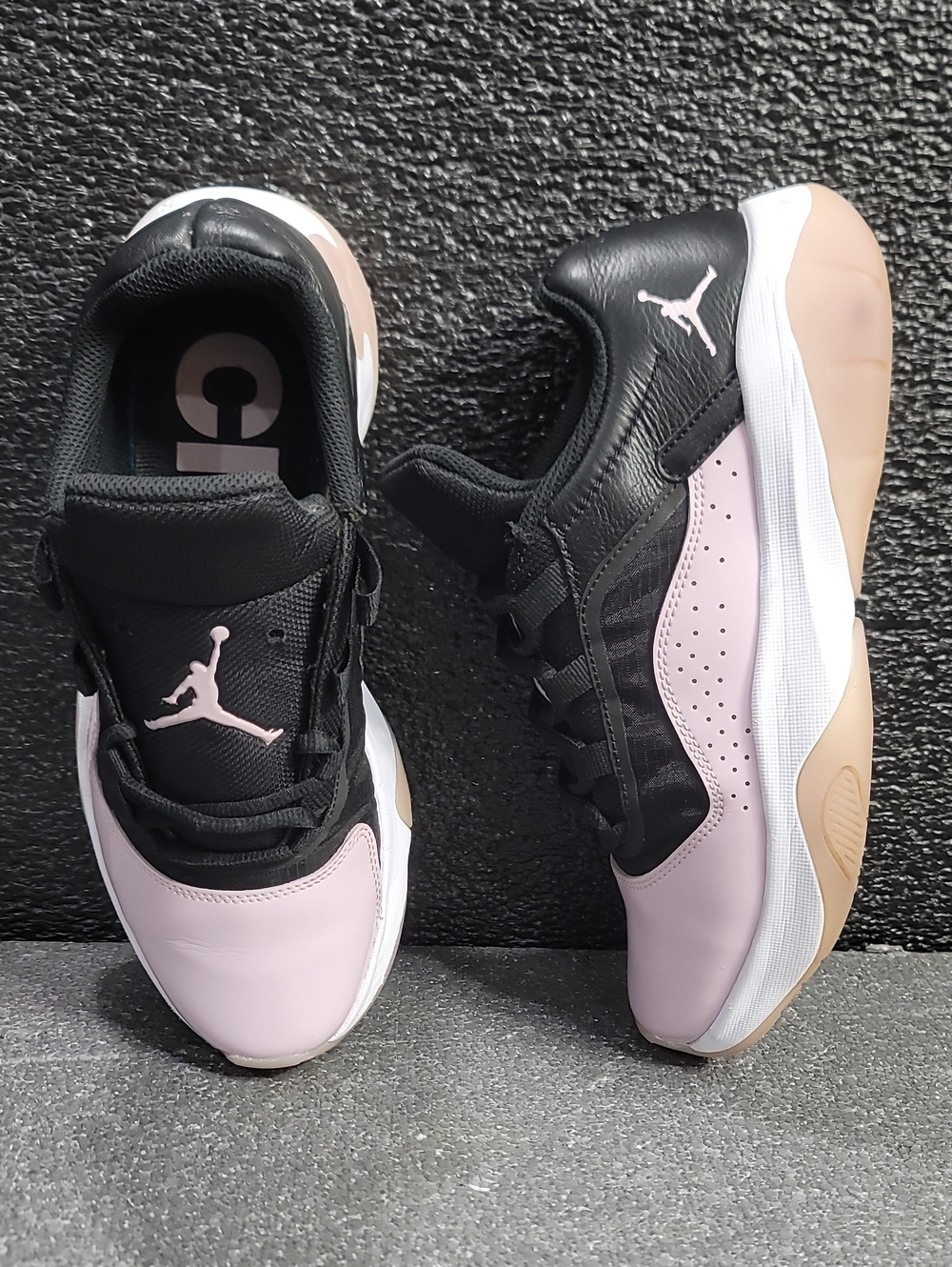 🔥Nike Air Jordan 11 CMFT Low🔥 "Black Iced Lilac, Wmns 8.5 Great Condition